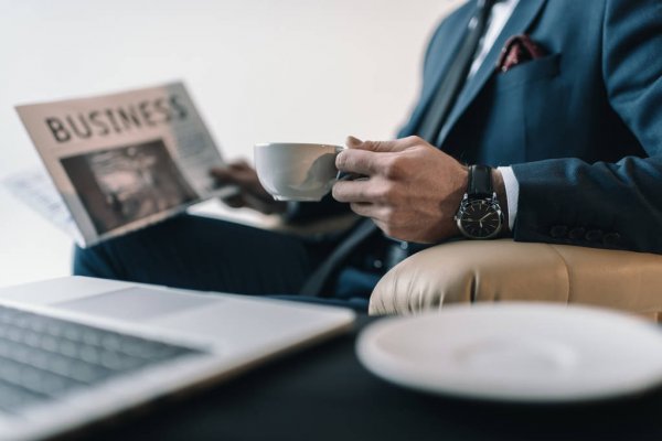 Кузнецов о жизни в США: Запустил фейерверк и выкинул коробки в мусорку. Лежу  стук в дверь пожарные приехали. Оказалось, их надо было водой залить  контейнеры горят